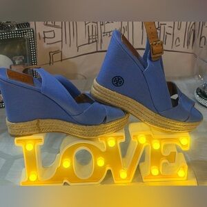 EUC 💐👸🏼
Tory Burch Blue Espadrille Wedges.